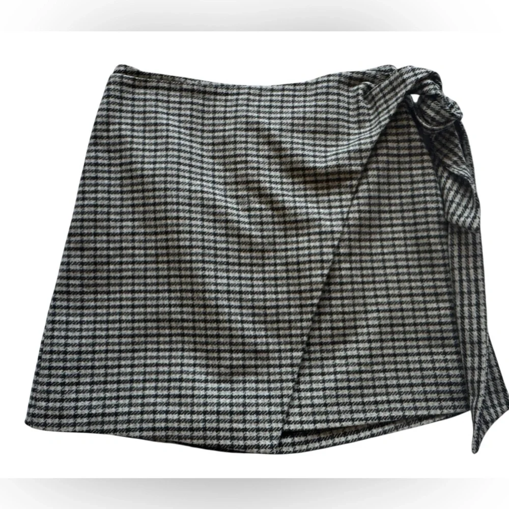 Aritzia Wilfred Dorine Front Wrap Wool Cashmere Blend Plaid Mini Skirt Size 6 - Picture 4 of 8